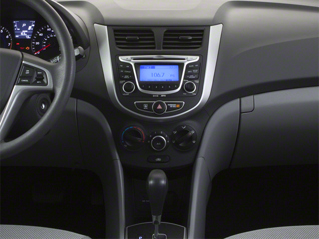 2012 Hyundai Accent 5-Door SE