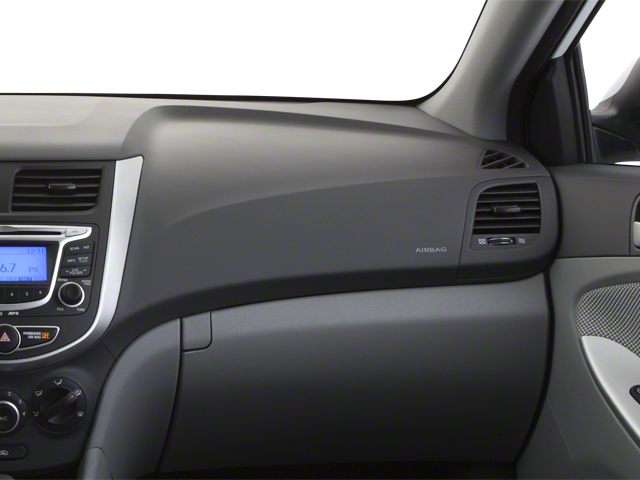 2012 Hyundai Accent 5-Door SE