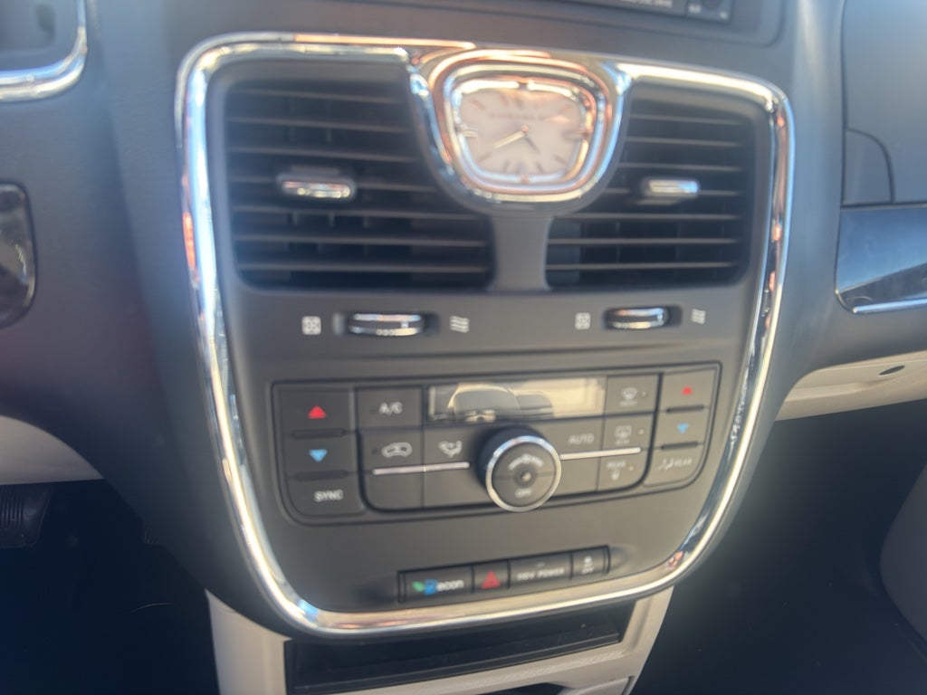 2012 Chrysler Town & Country Touring