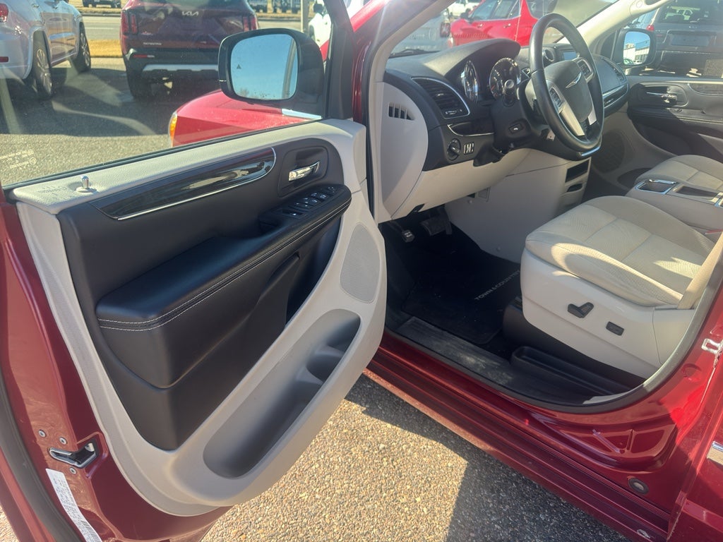 2012 Chrysler Town & Country Touring