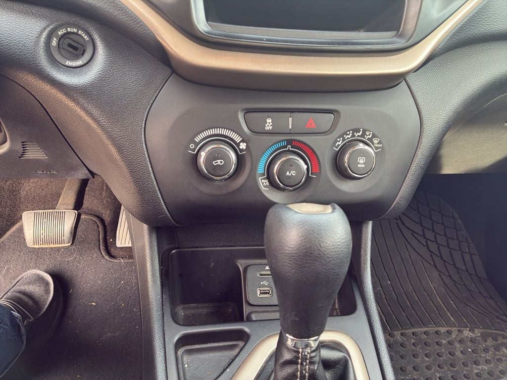 2016 Jeep Cherokee Sport