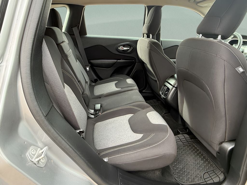 2016 Jeep Cherokee Sport