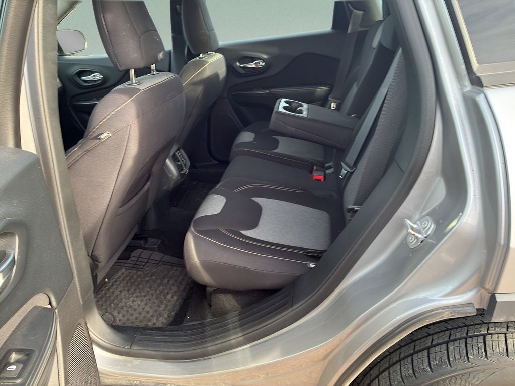 2016 Jeep Cherokee Sport