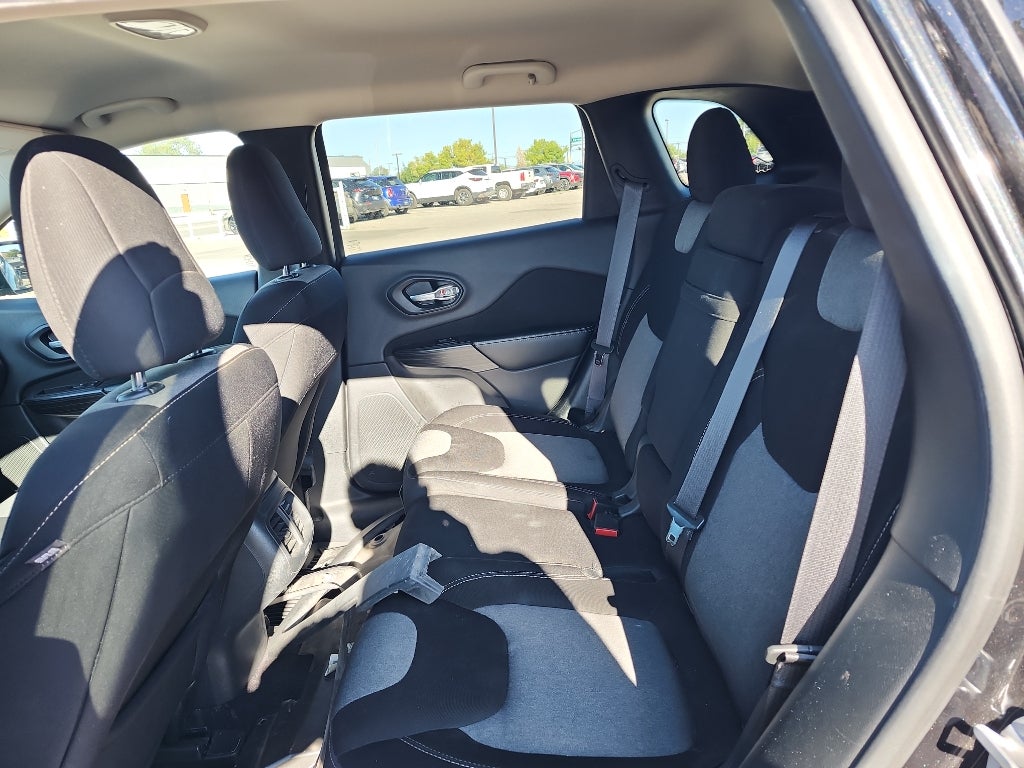 2016 Jeep Cherokee Sport