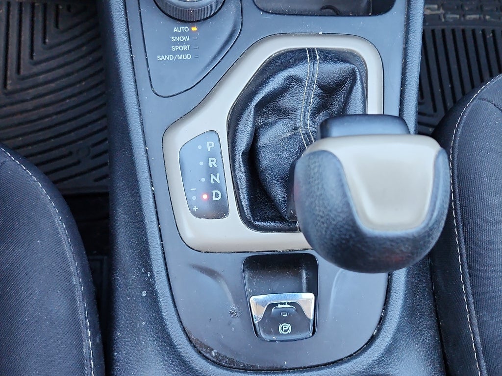 2016 Jeep Cherokee Sport