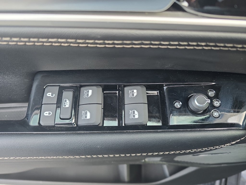 2026 Jeep Grand Wagoneer Base