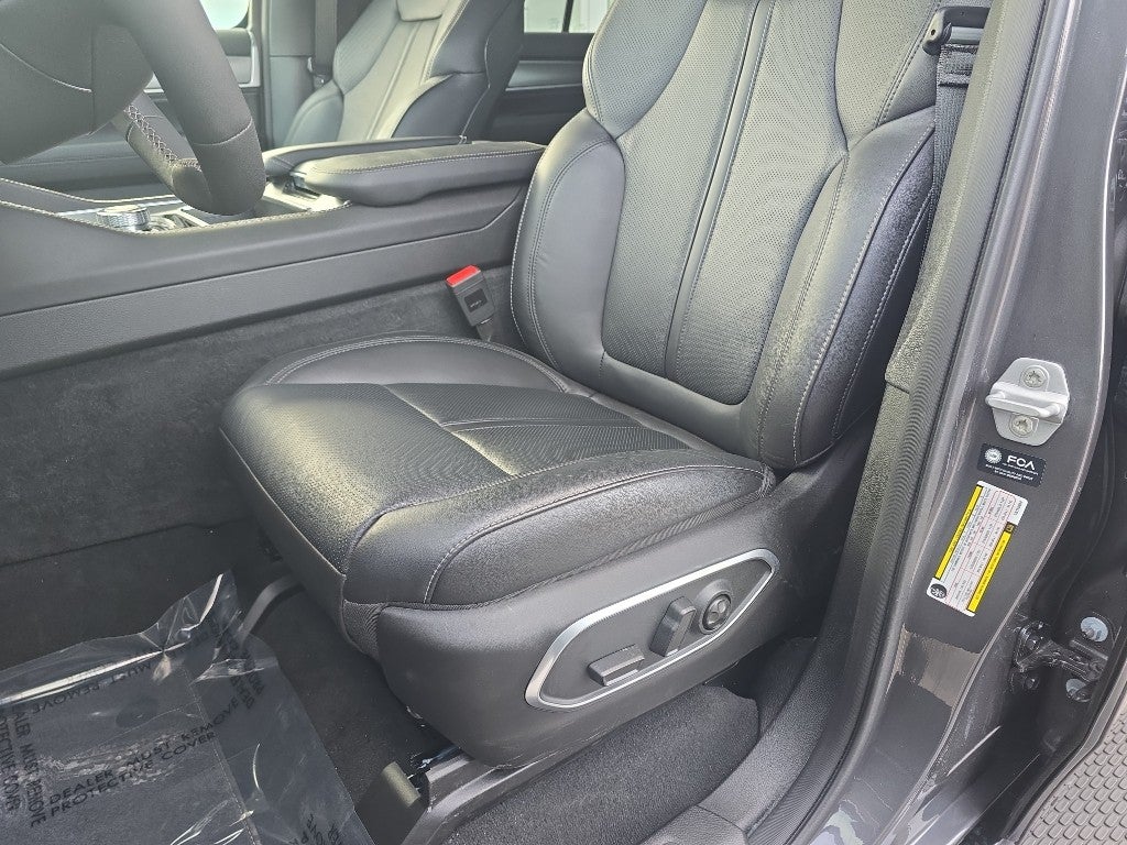 2026 Jeep Grand Wagoneer Base