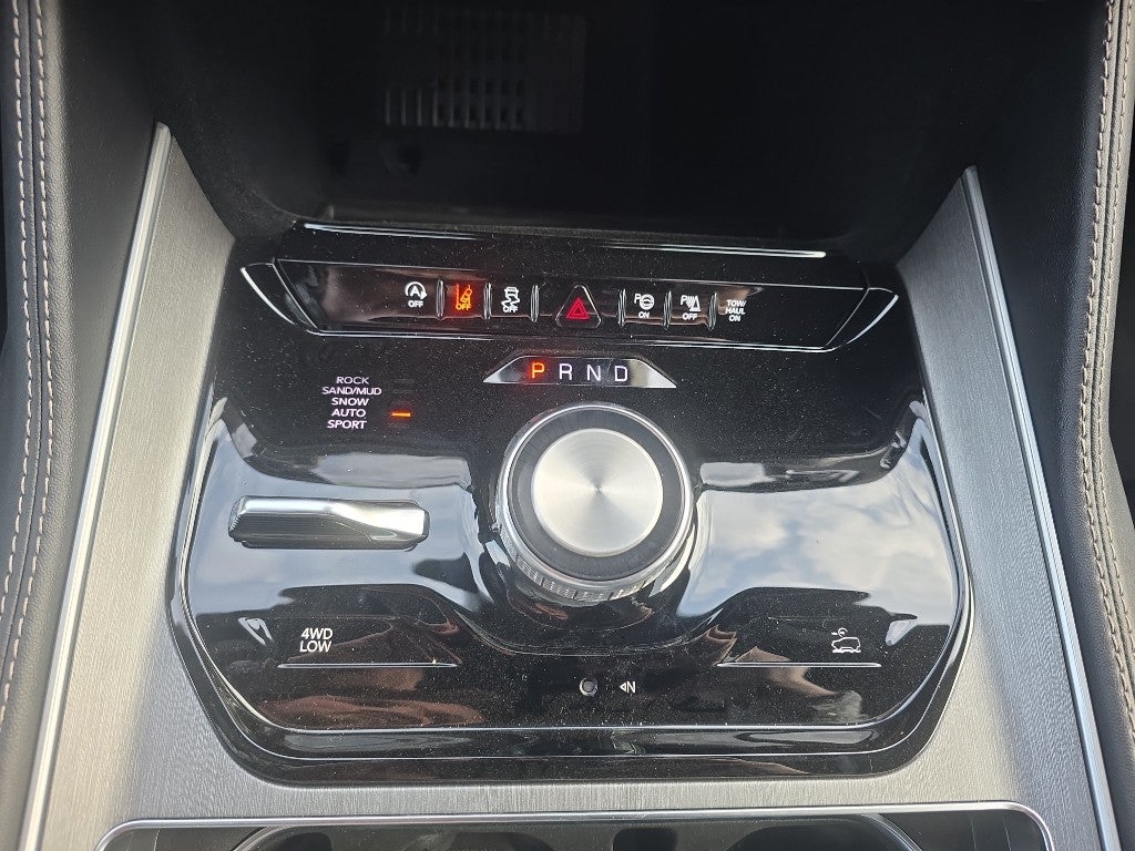 2026 Jeep Grand Wagoneer Base