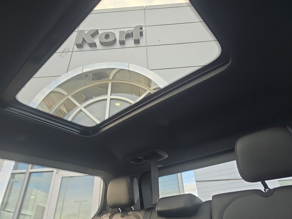 2026 Jeep Grand Wagoneer Base