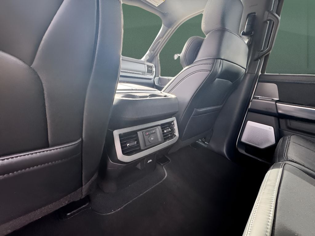 2025 Ford Super Duty F-350 SRW Pickup Platinum