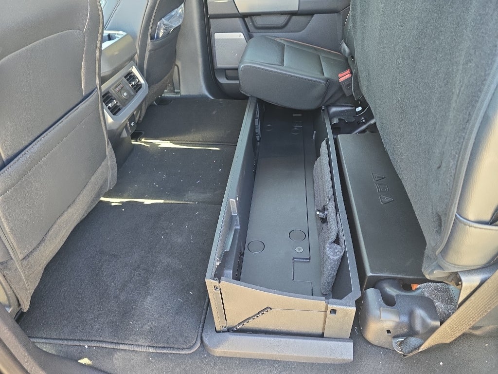 2025 Ford Super Duty F-350 SRW Pickup LARIAT