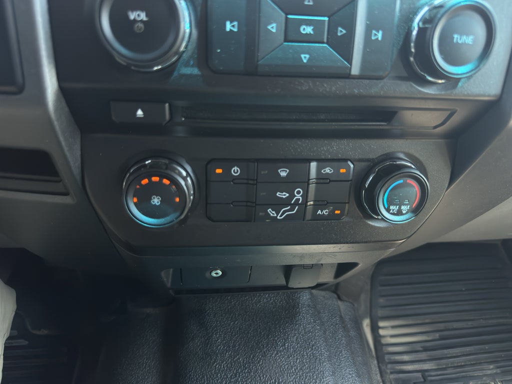 2017 Ford Super Duty F-350 SRW Pickup XL