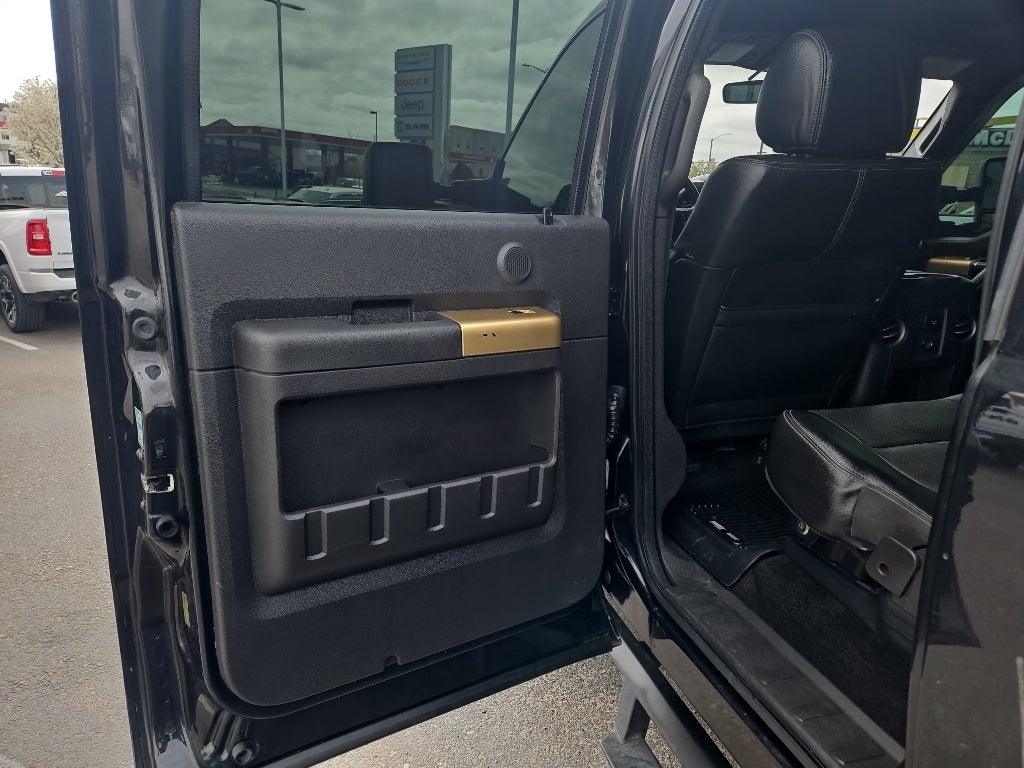 2015 Ford Super Duty F-350 DRW Pickup Lariat