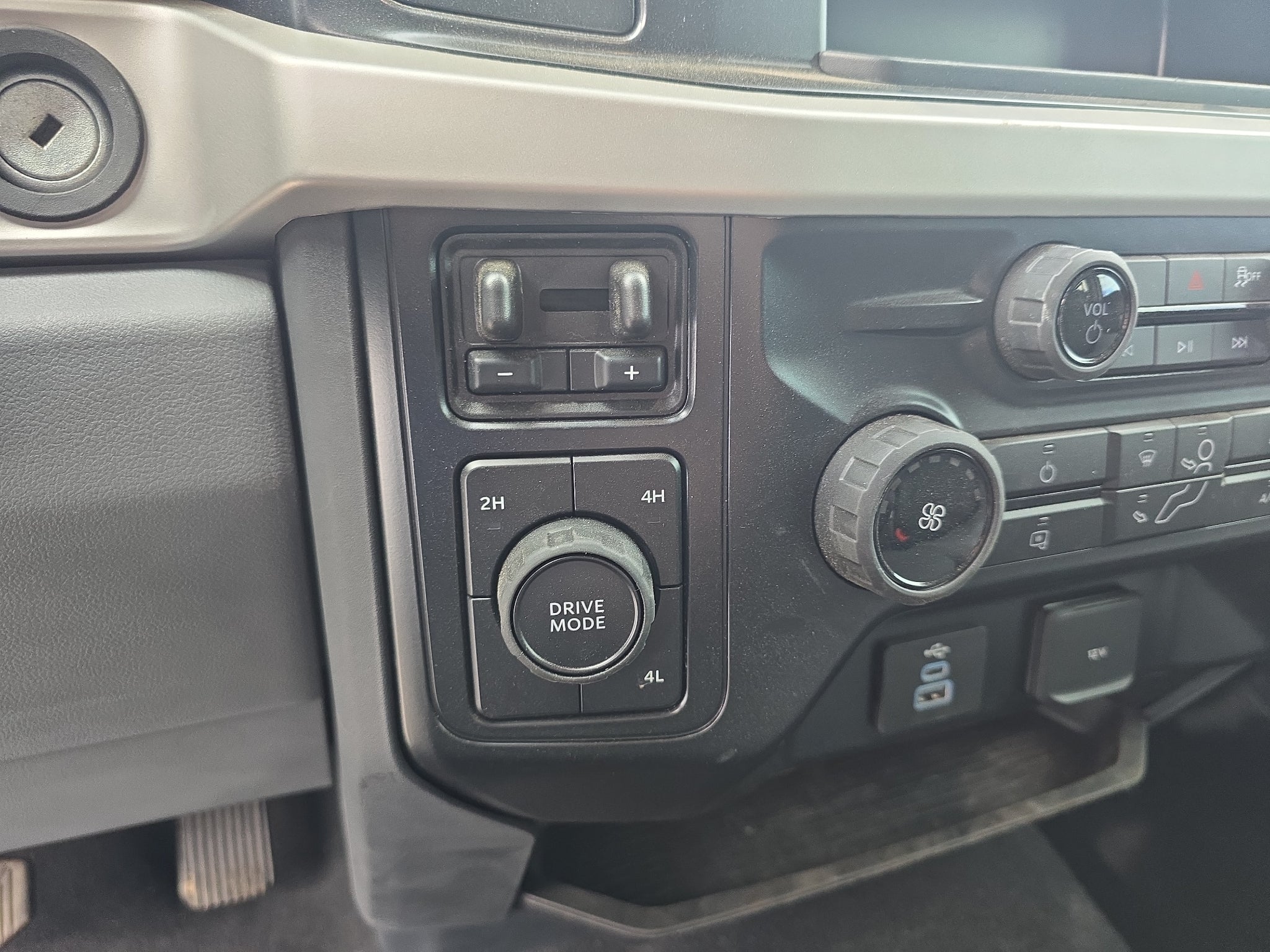 2026 Ford Super Duty F-450 Pickup 3S