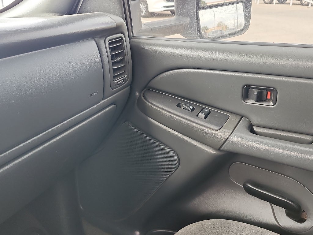 2005 Chevrolet Silverado 2500HD LS