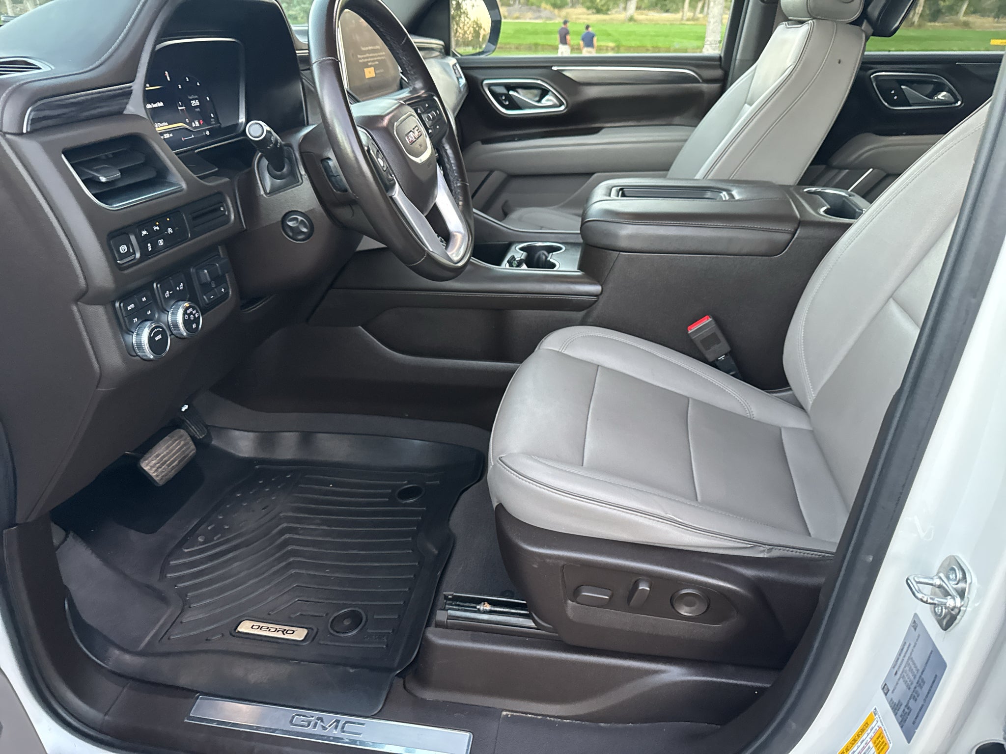 2023 GMC Yukon XL SLT