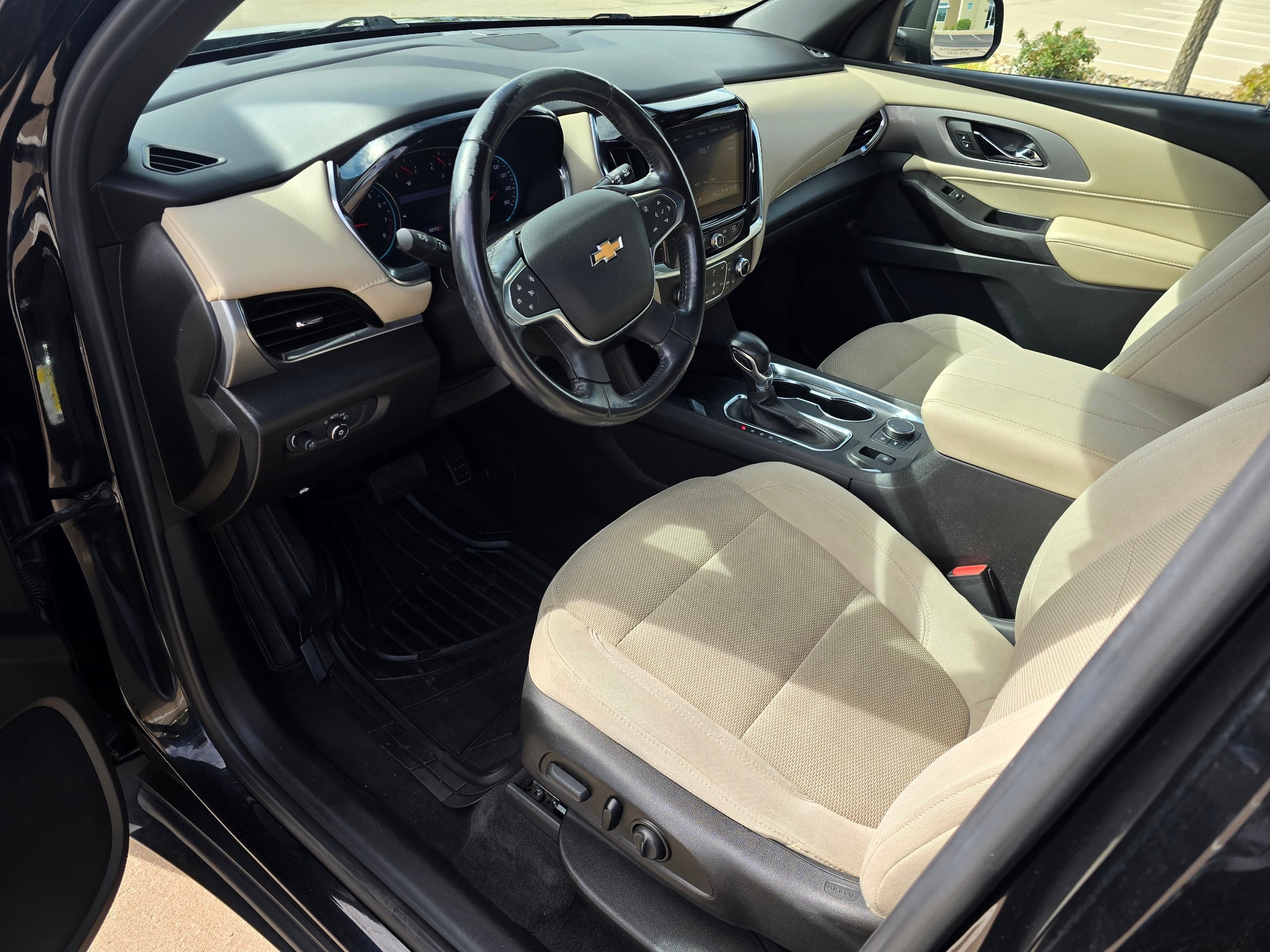 2022 Chevrolet Traverse LT Cloth
