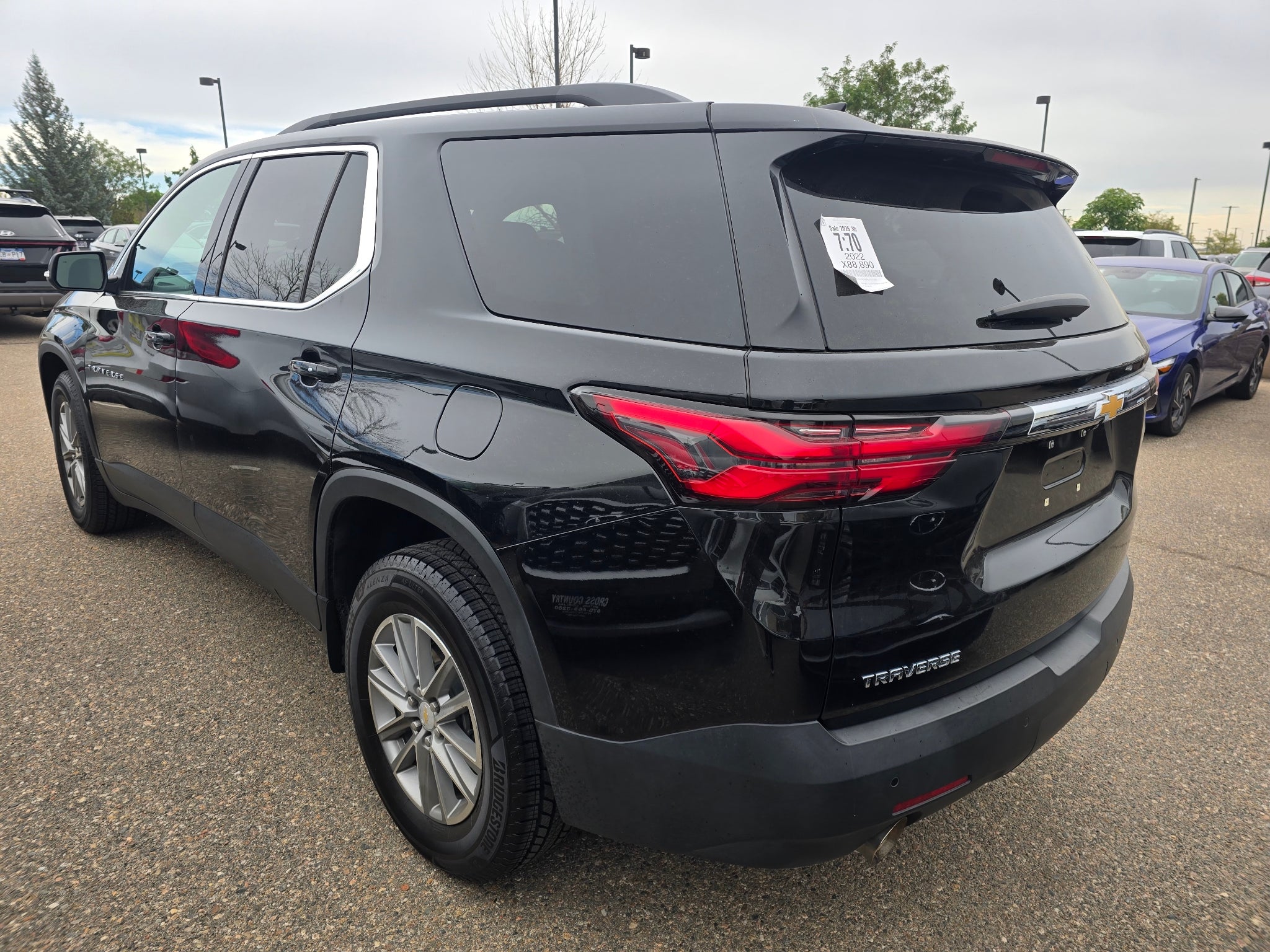 2022 Chevrolet Traverse LT Cloth