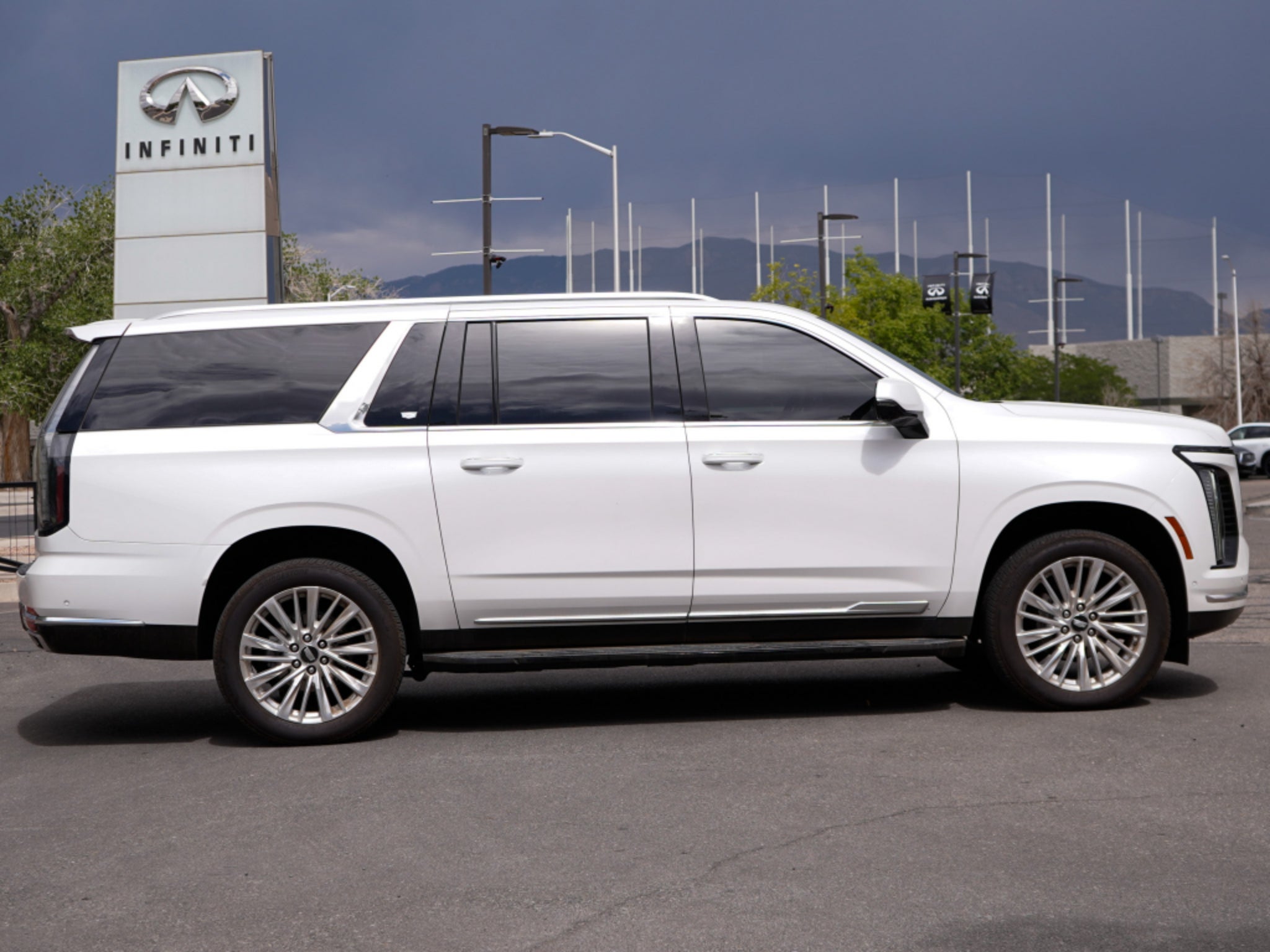2025 Cadillac Escalade ESV 4WD Premium Luxury