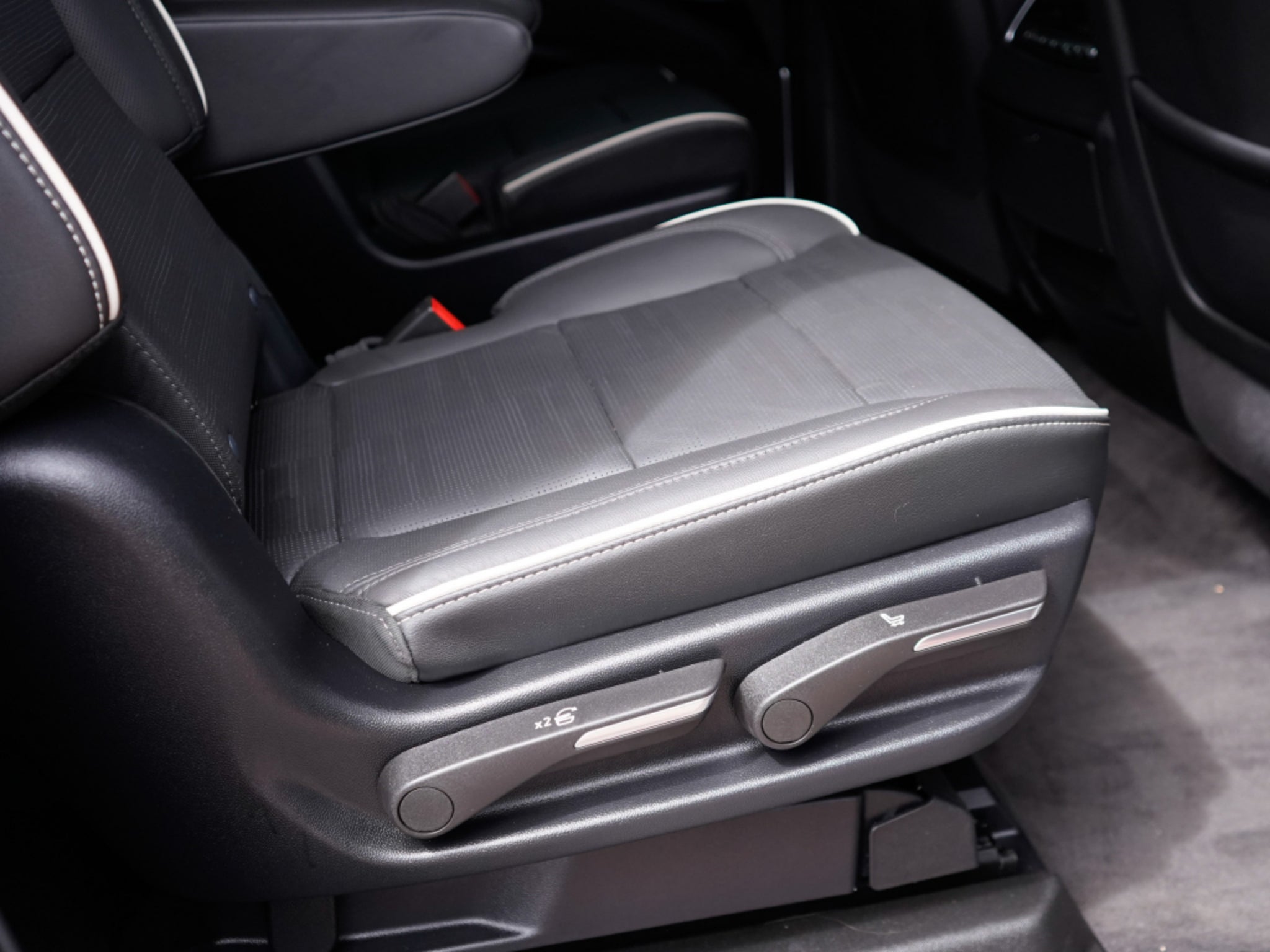 2025 Cadillac Escalade ESV 4WD Premium Luxury