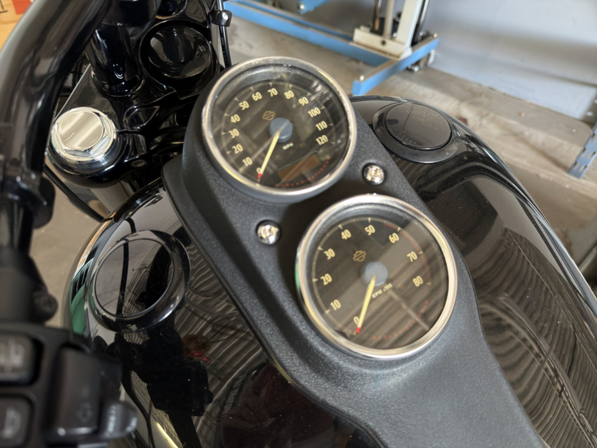 2017 Harley-Davidson FXDLS Base