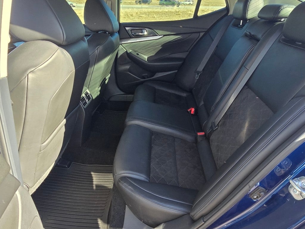 2017 Nissan Maxima SR