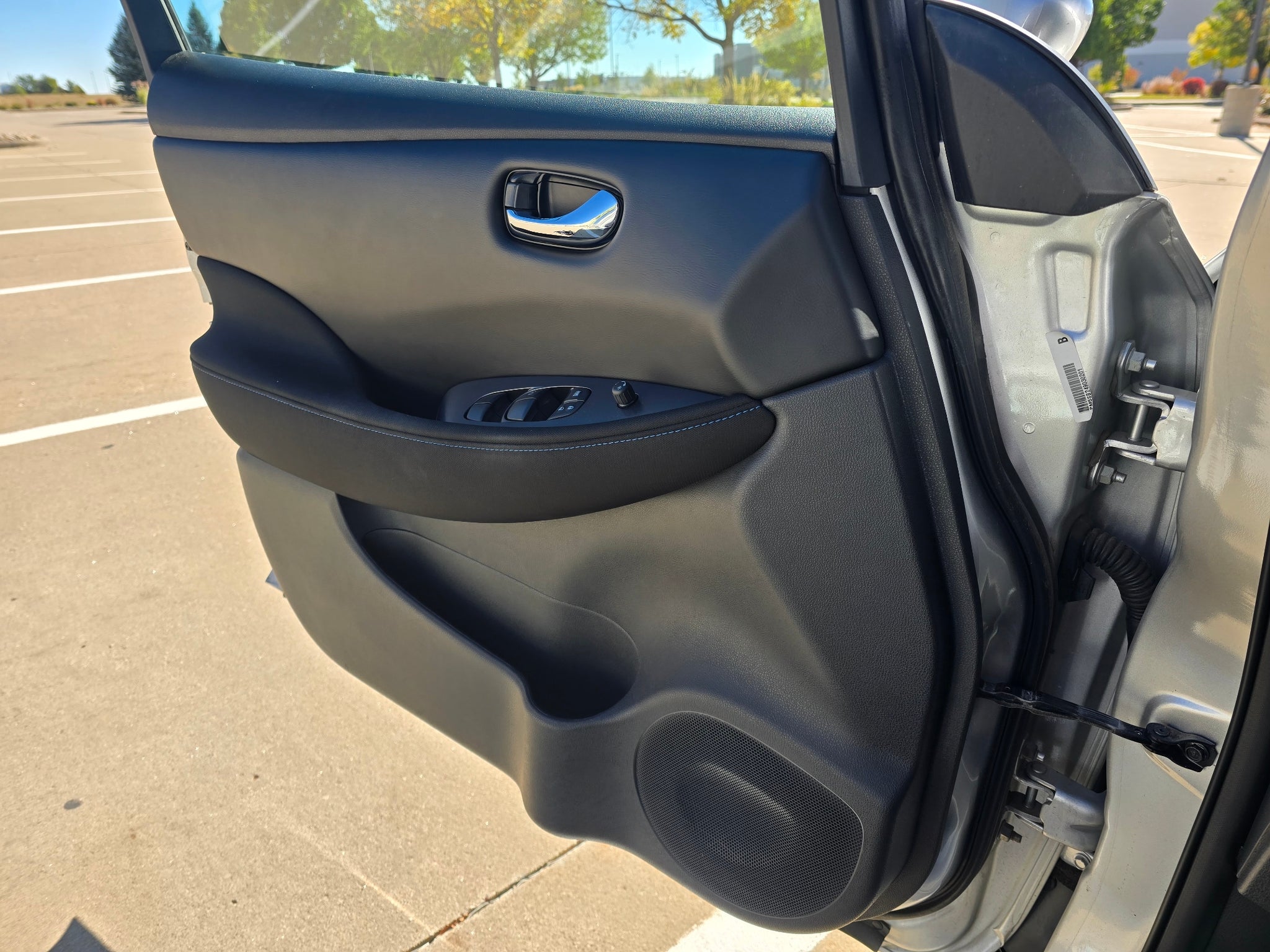 2025 Nissan LEAF S