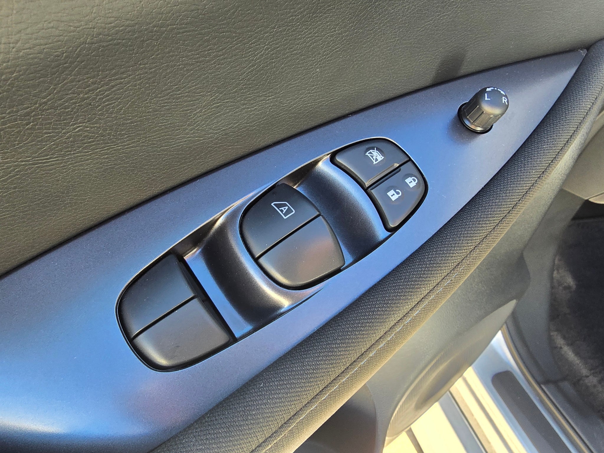 2025 Nissan LEAF S