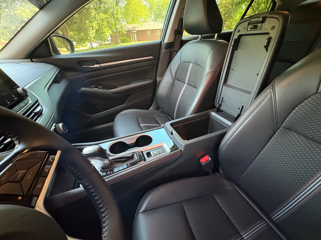 2025 Nissan Altima SR