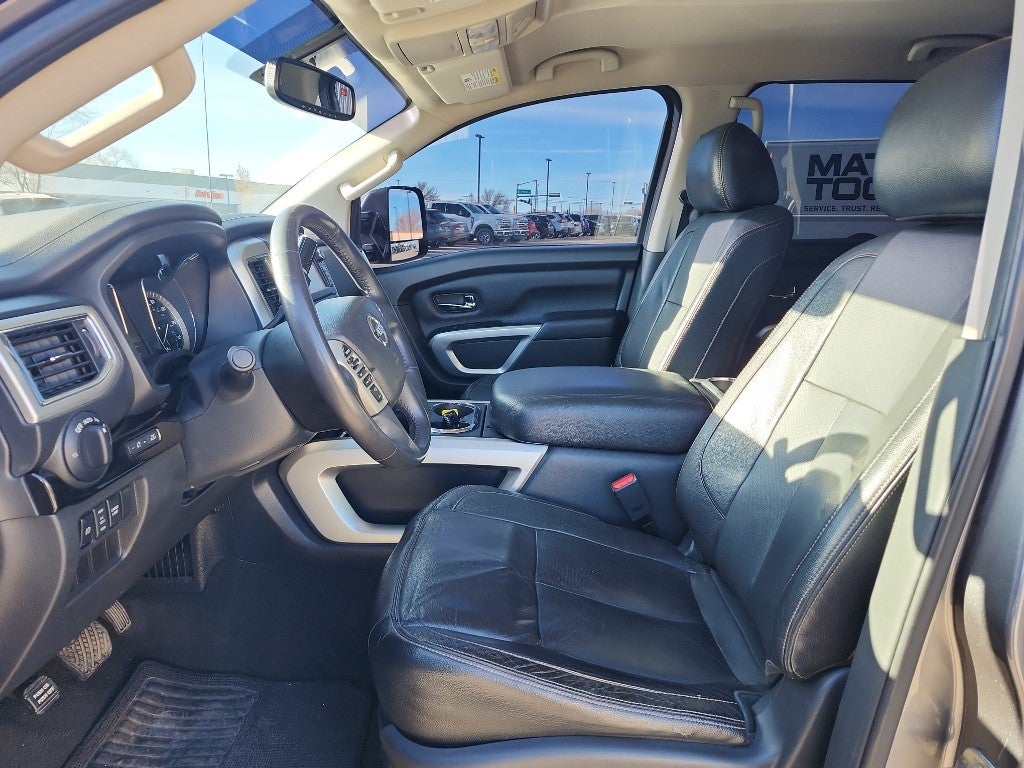 2017 Nissan Titan SV