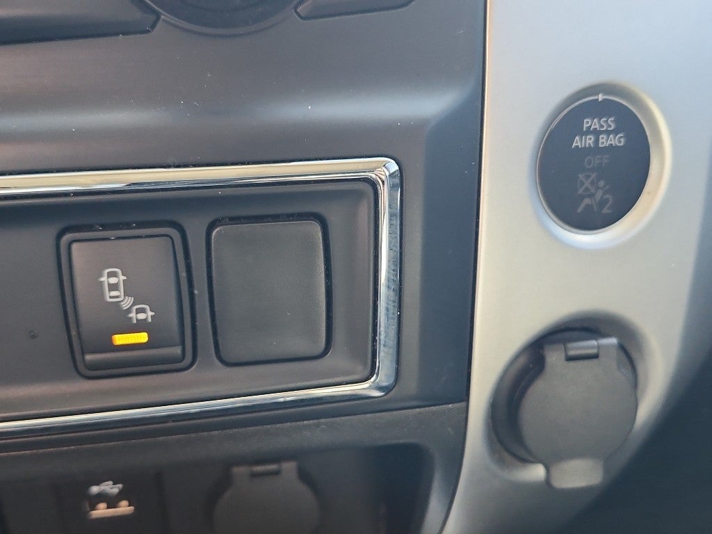 2017 Nissan Titan SV