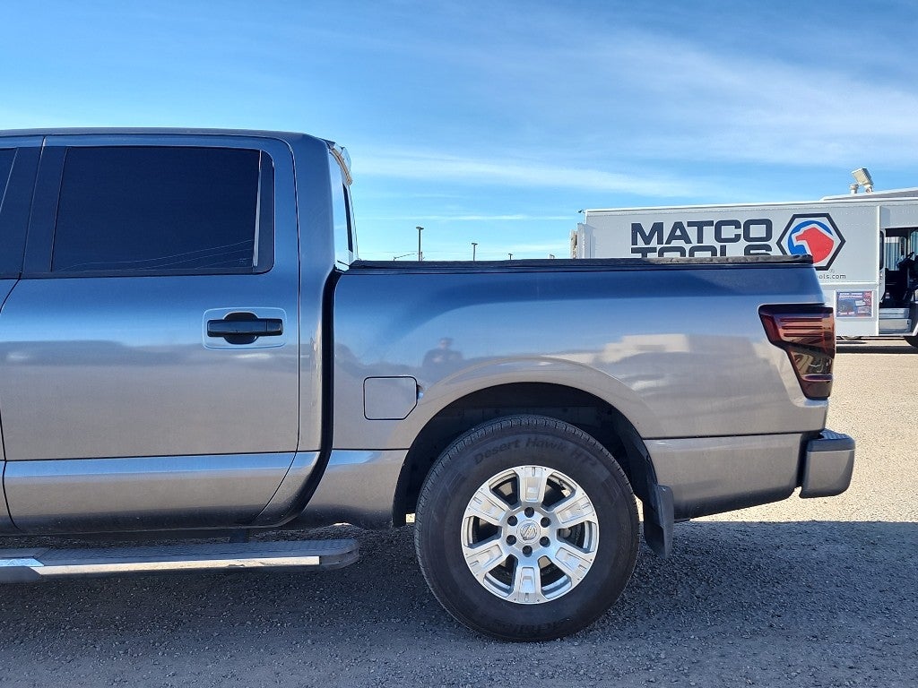 2017 Nissan Titan SV