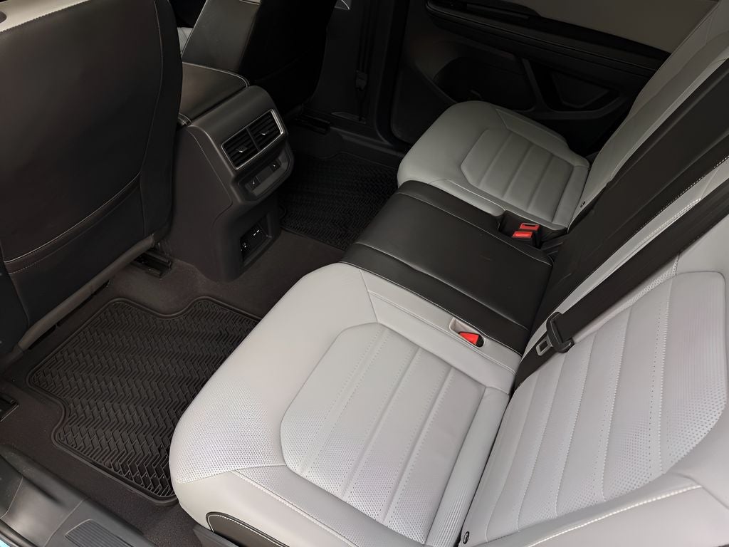 2024 Volkswagen Atlas Cross Sport 2.0T SEL R-Line