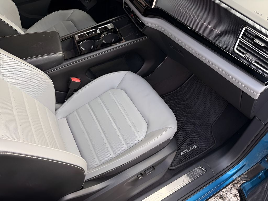 2024 Volkswagen Atlas Cross Sport 2.0T SEL R-Line