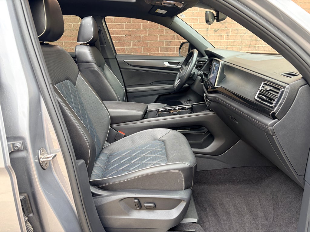 2024 Volkswagen Atlas Cross Sport 2.0T SEL Premium R-Line