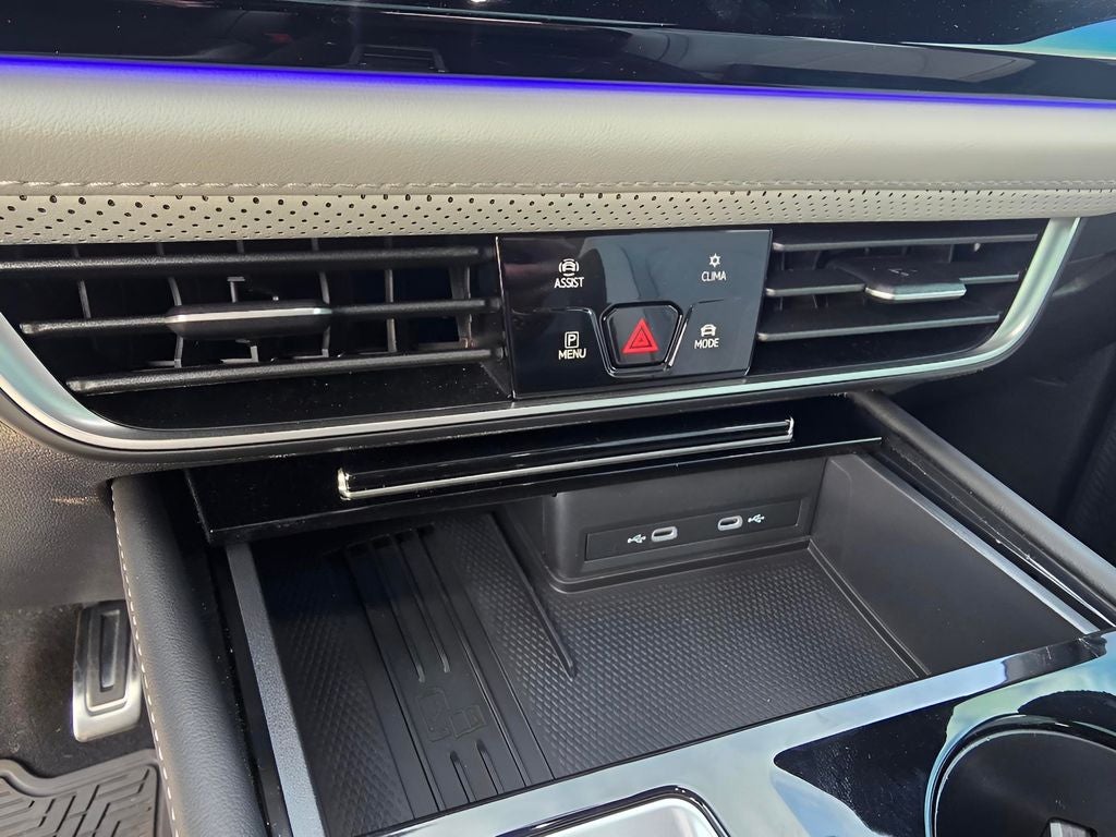 2025 Volkswagen Atlas Cross Sport 2.0T SEL Premium R-Line