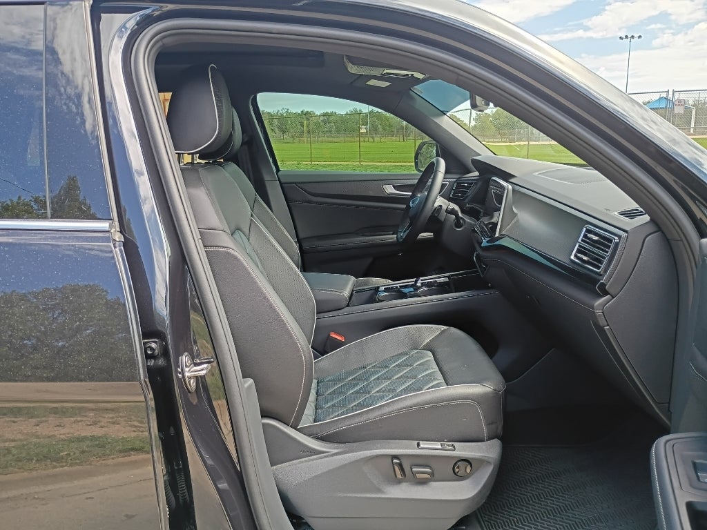 2025 Volkswagen Atlas Cross Sport 2.0T SEL Premium R-Line