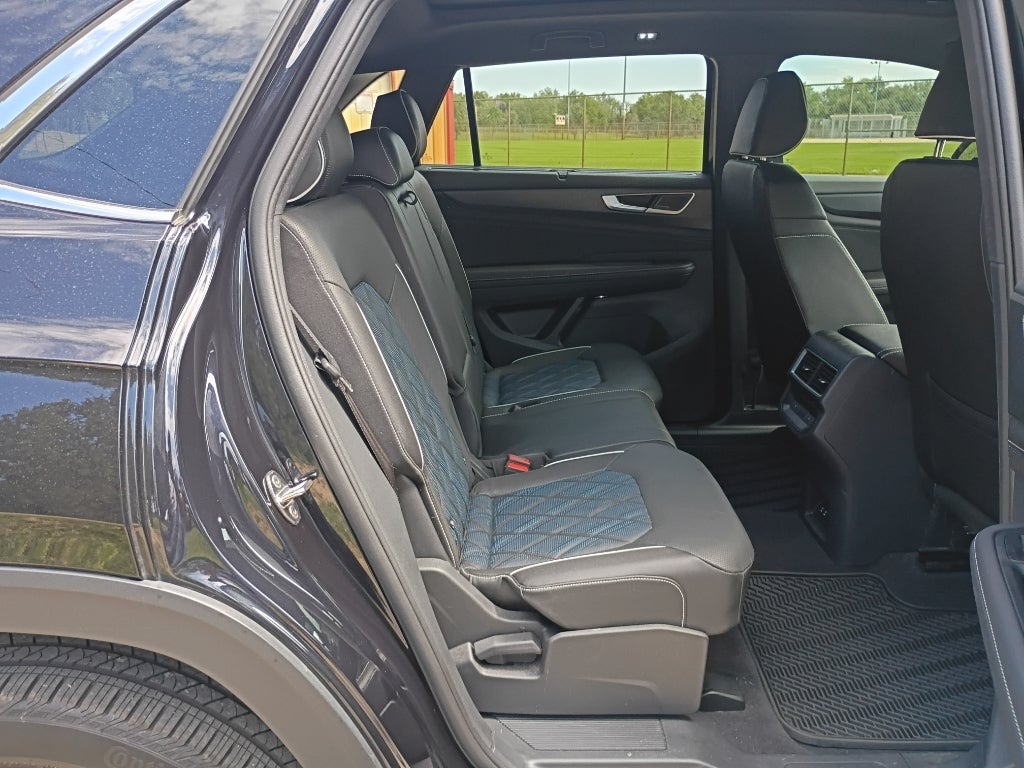 2025 Volkswagen Atlas Cross Sport 2.0T SEL Premium R-Line