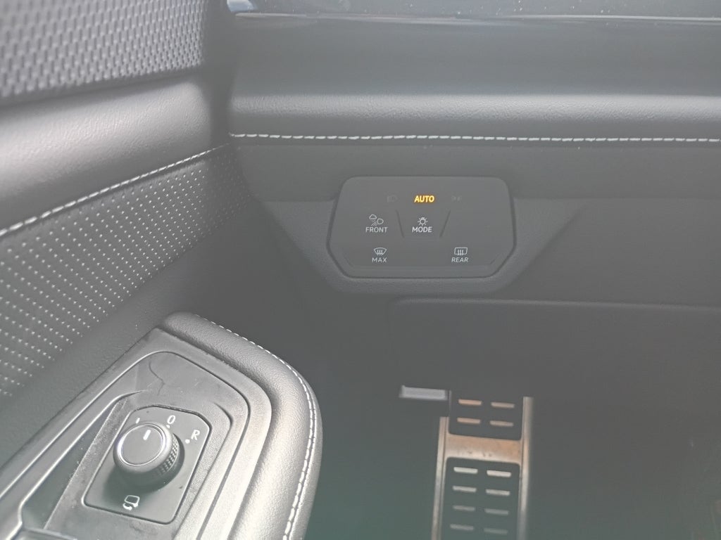 2025 Volkswagen Atlas Cross Sport 2.0T SEL Premium R-Line