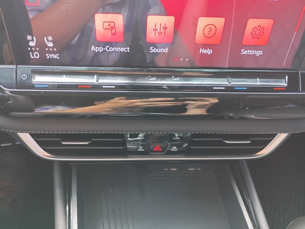 2025 Volkswagen Atlas Cross Sport 2.0T SEL Premium R-Line