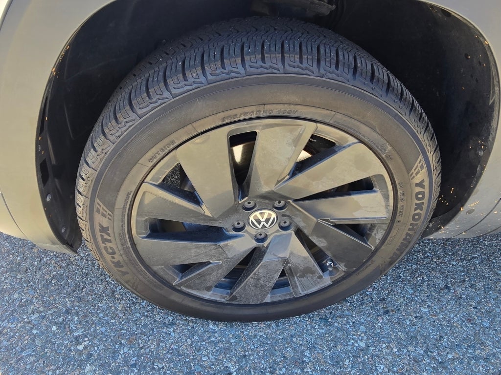 2024 Volkswagen Atlas Cross Sport 2.0T SE w/Technology