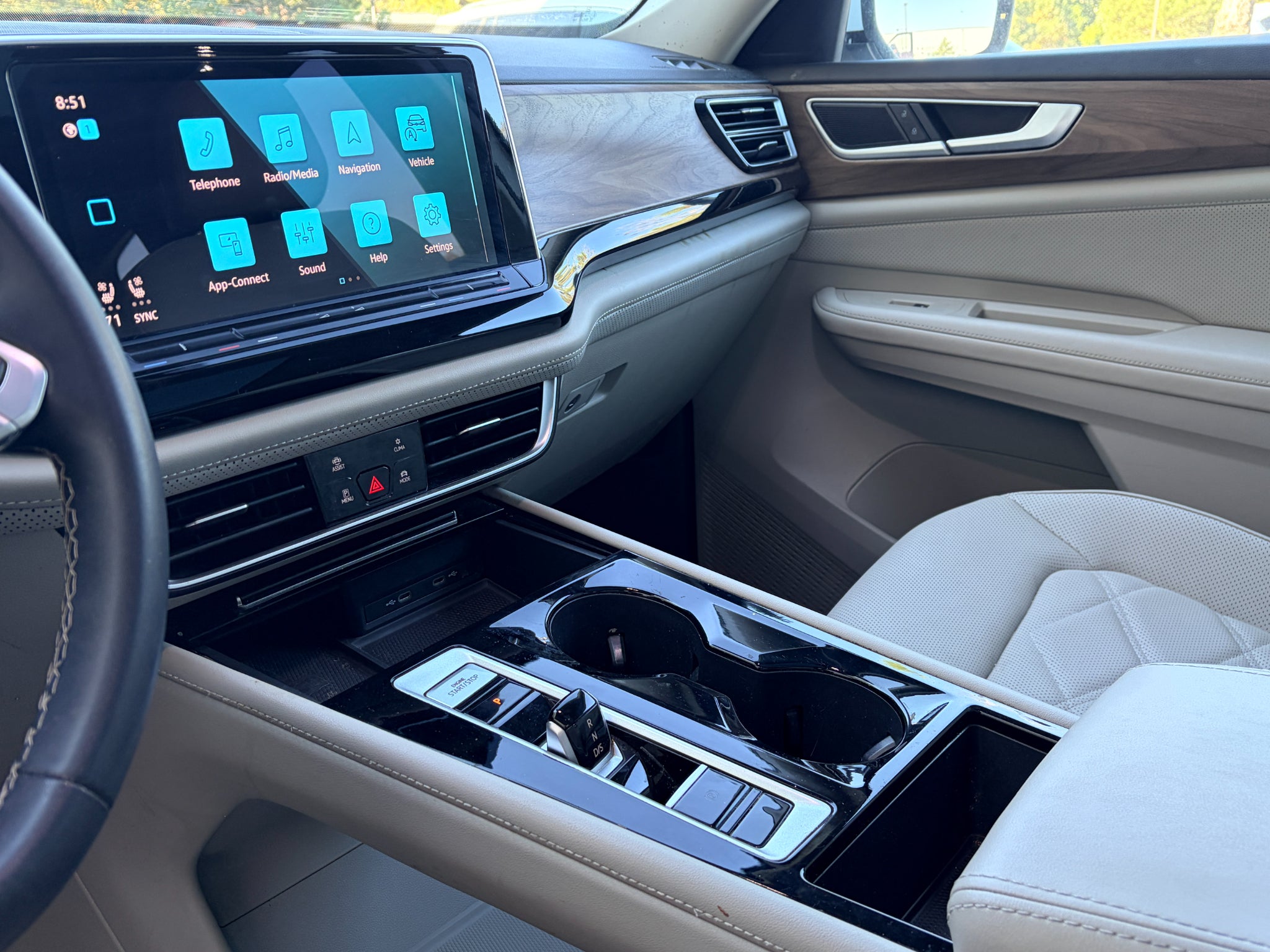 2024 Volkswagen Atlas 2.0T SE w/Technology