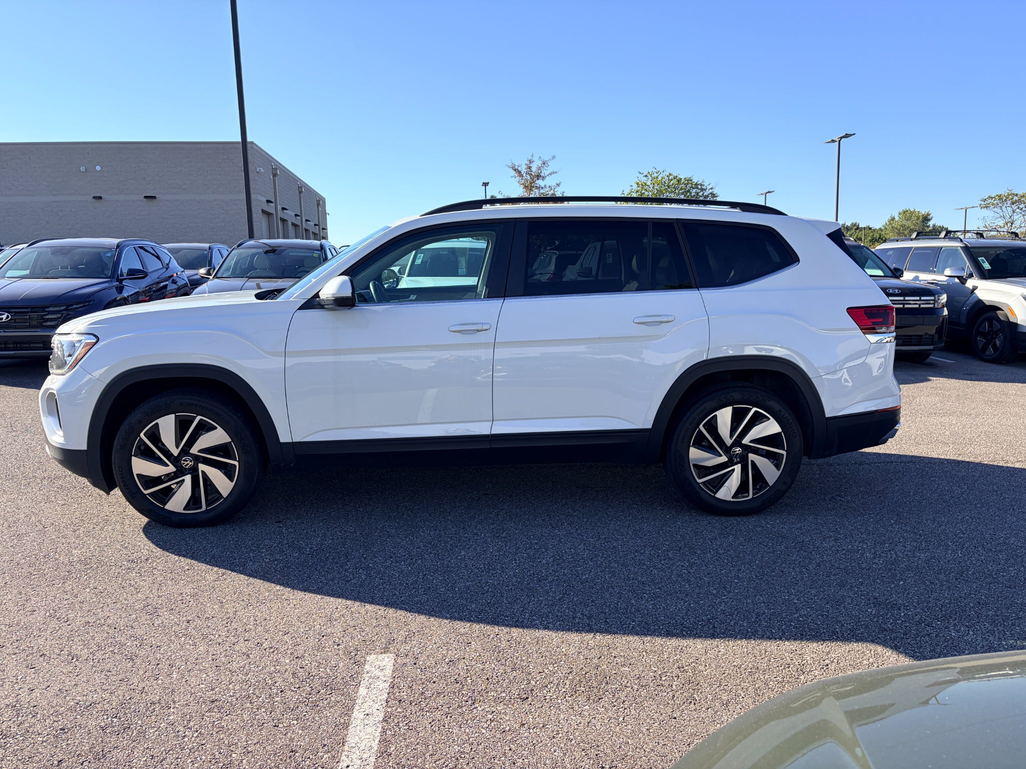 2024 Volkswagen Atlas 2.0T SE w/Technology