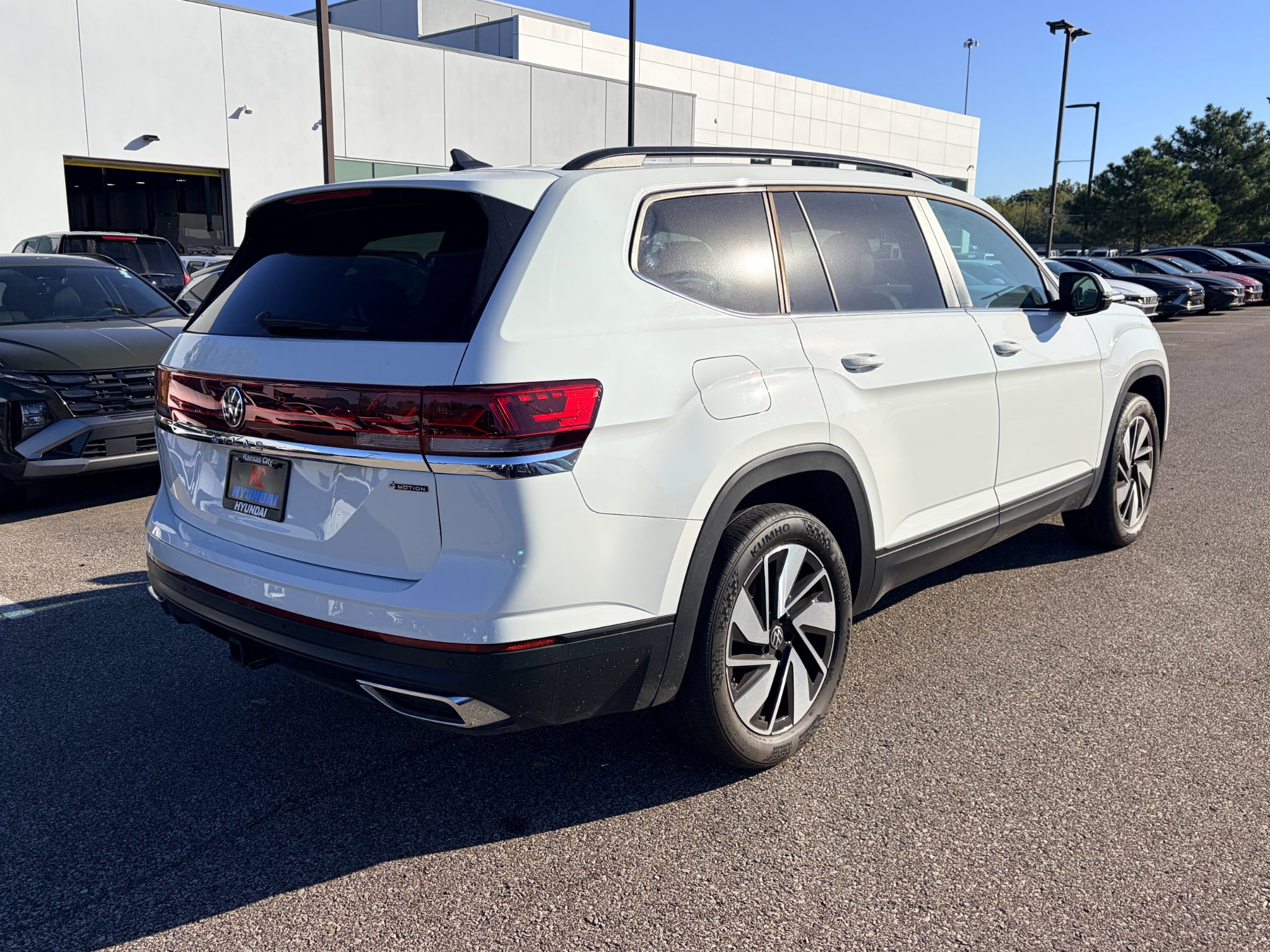 2024 Volkswagen Atlas 2.0T SE w/Technology