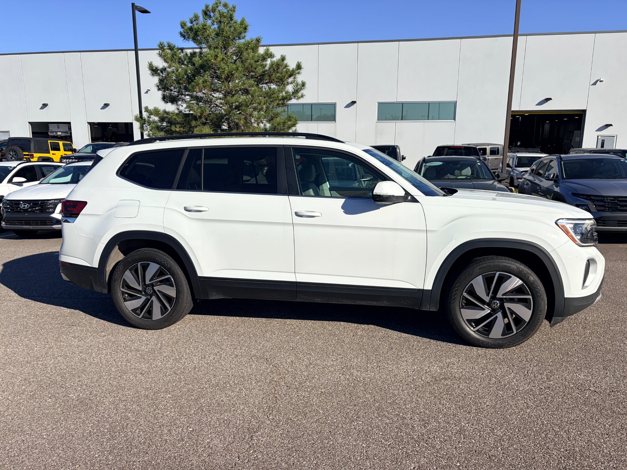 2024 Volkswagen Atlas 2.0T SE w/Technology