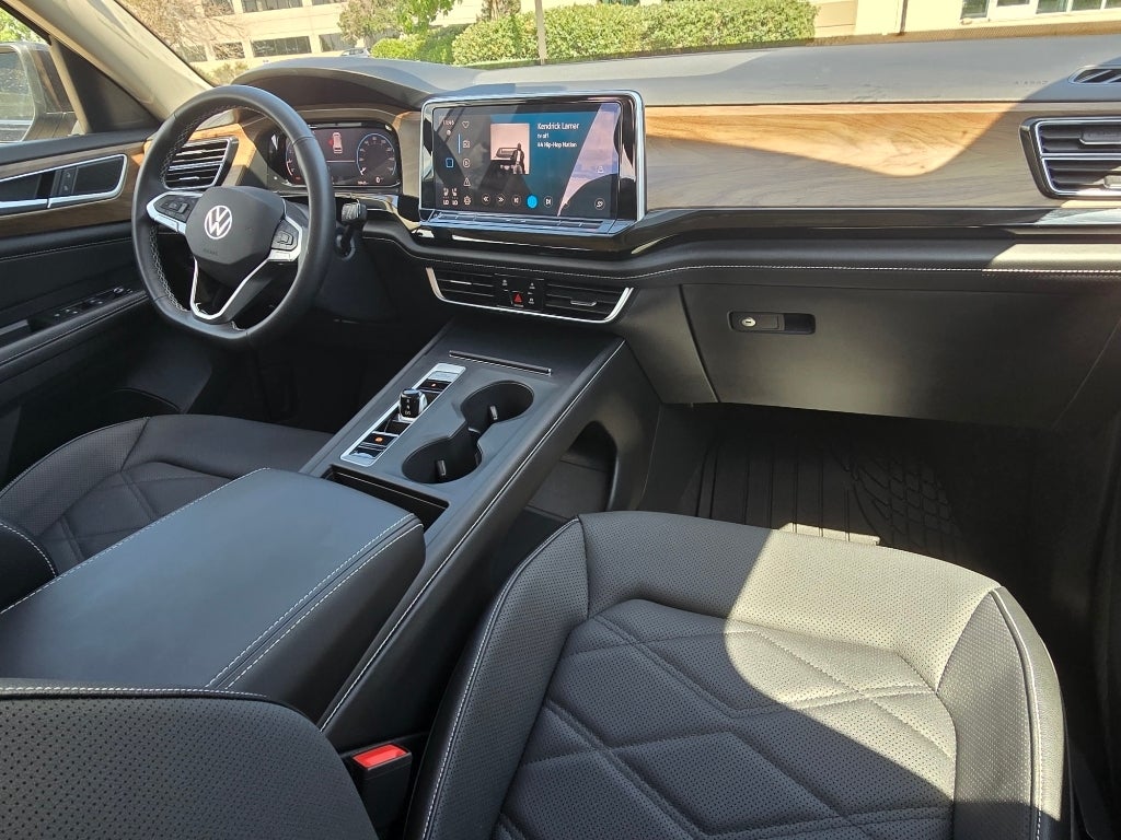 2025 Volkswagen Atlas 2.0T SE