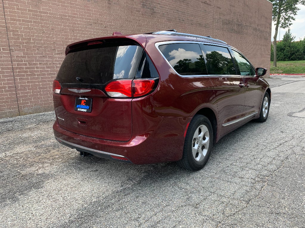 2017 Chrysler Pacifica Touring-L Plus