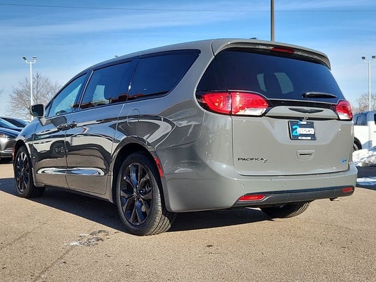 2020 Chrysler Pacifica Touring in Sterling, CO - Korf Auto