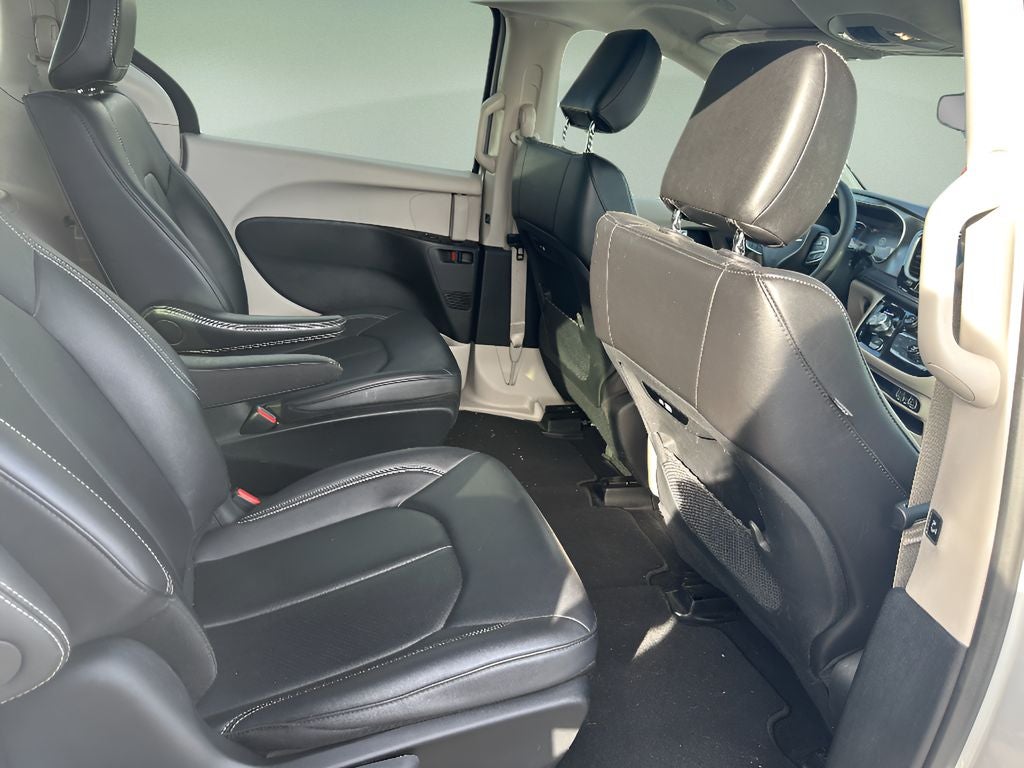 2024 Chrysler Pacifica Hybrid Select