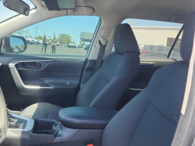 2022 Toyota RAV4 LE